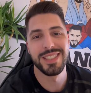 Challe Salle vabi: "Čao, legende! Se vid'mo v četrtek ob 8-ih zvečer, da naredimo "good vajb".🙂"